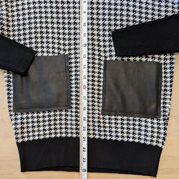37. Suzy Shier Long Sleve MonoChrome Black & White w/ leatherette pockets Small - Picture 6 of 9